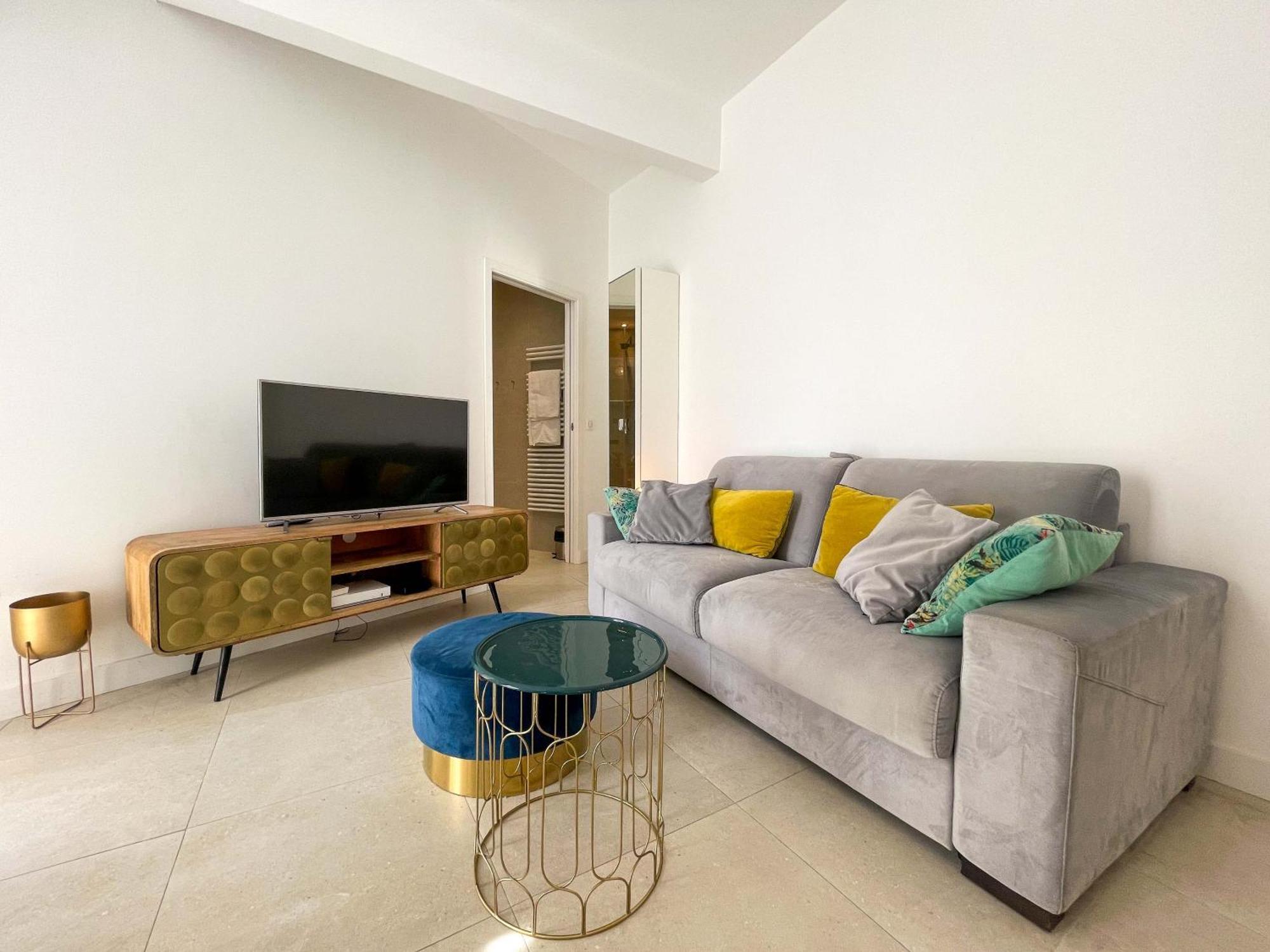 Appartement Superbe 2 Pieces Carre D'or Ac/wifi *